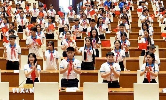 图为参加“少儿国会”模拟会议的代表们。（图：越通社）