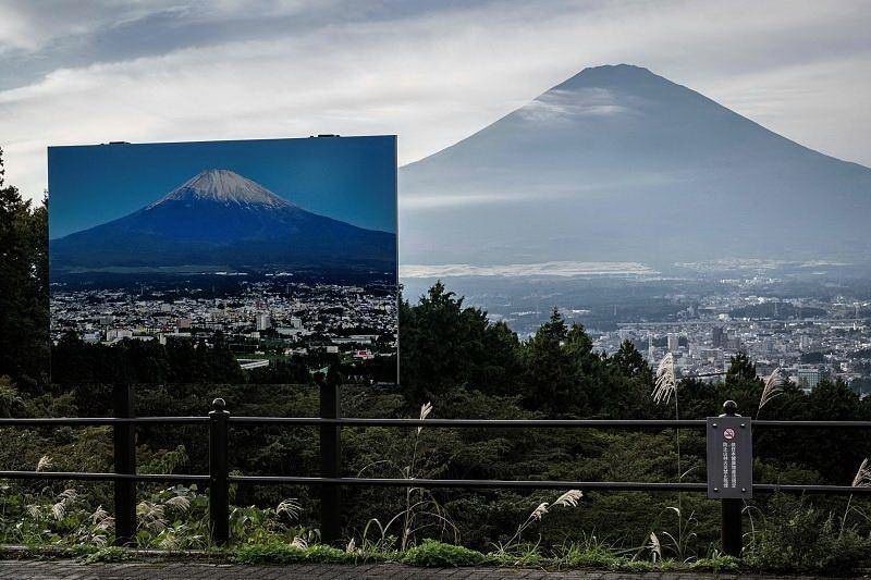 富士山迎来130年来最晚现「雪顶」