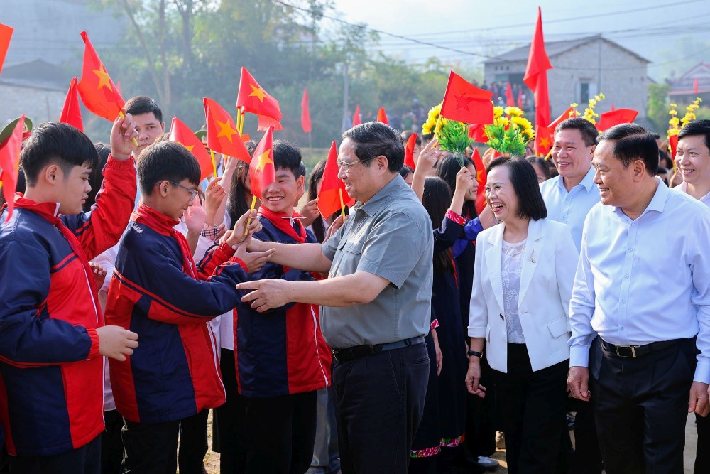 通过实际行动体现团结精神