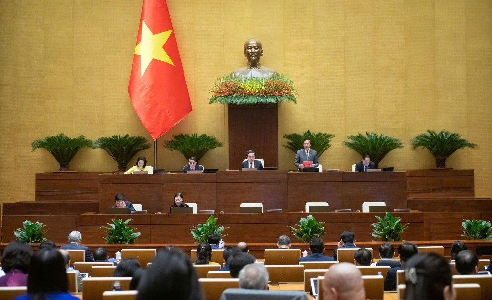 第十五届国会第八次会议圆满闭幕。