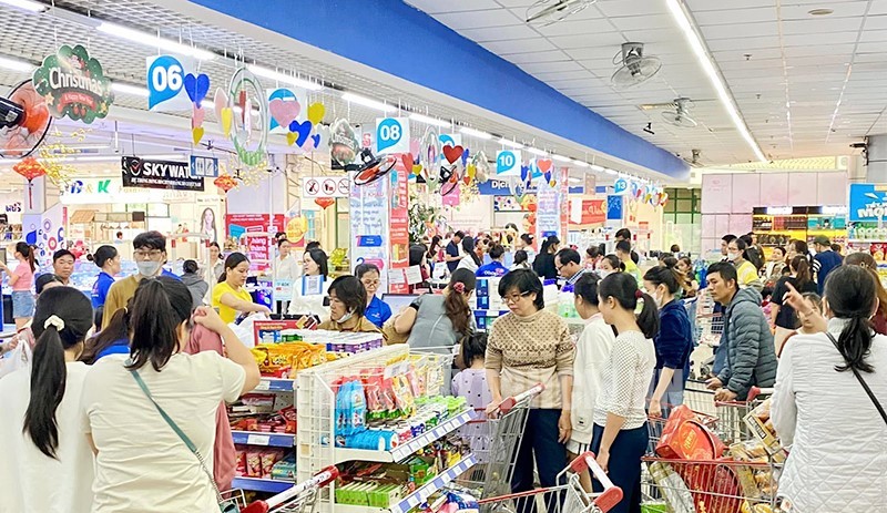 市民在超市选购物品。（示意图：市党部新闻网）