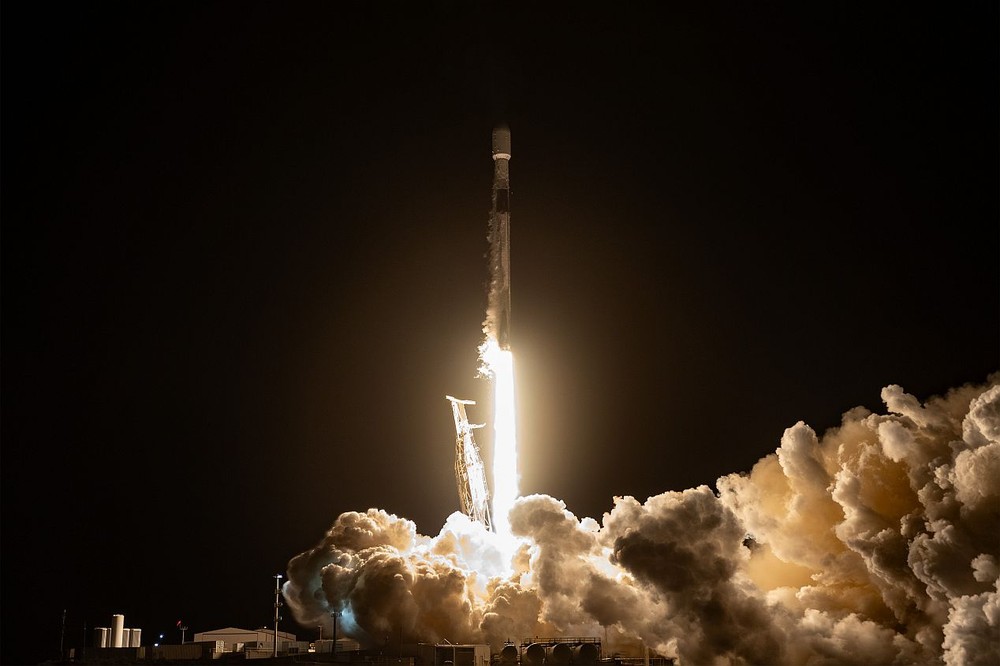 卫星由SpaceX「猎鹰9」号运载火箭发射升空。（图：SpaceX社交平台）