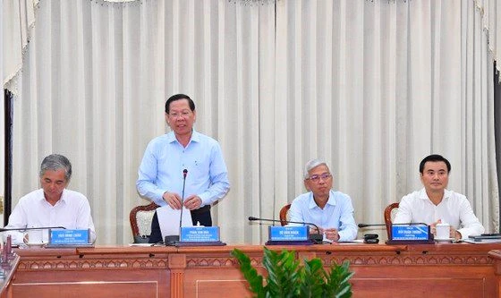 Chủ tịch Phan Văn Mãi phát biểu tại phiên họp