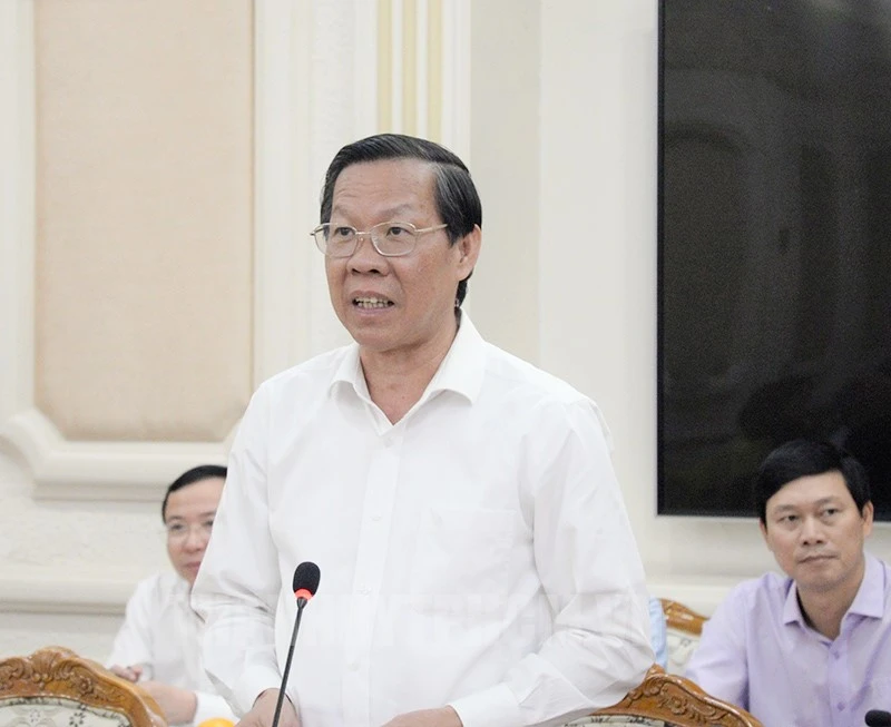Chủ tịch Phan Văn Mãi phát biểu tại cuộc họp