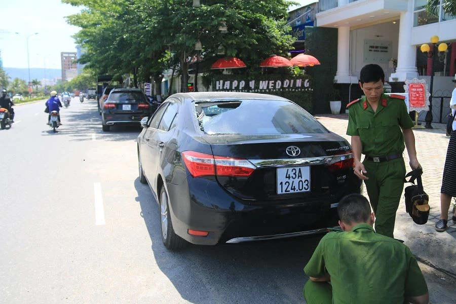 Công an quận Thanh Khê và quận Hải Châu đang tiến hành điều tra vụ việc Ảnh: NGUYÊN KHÔI