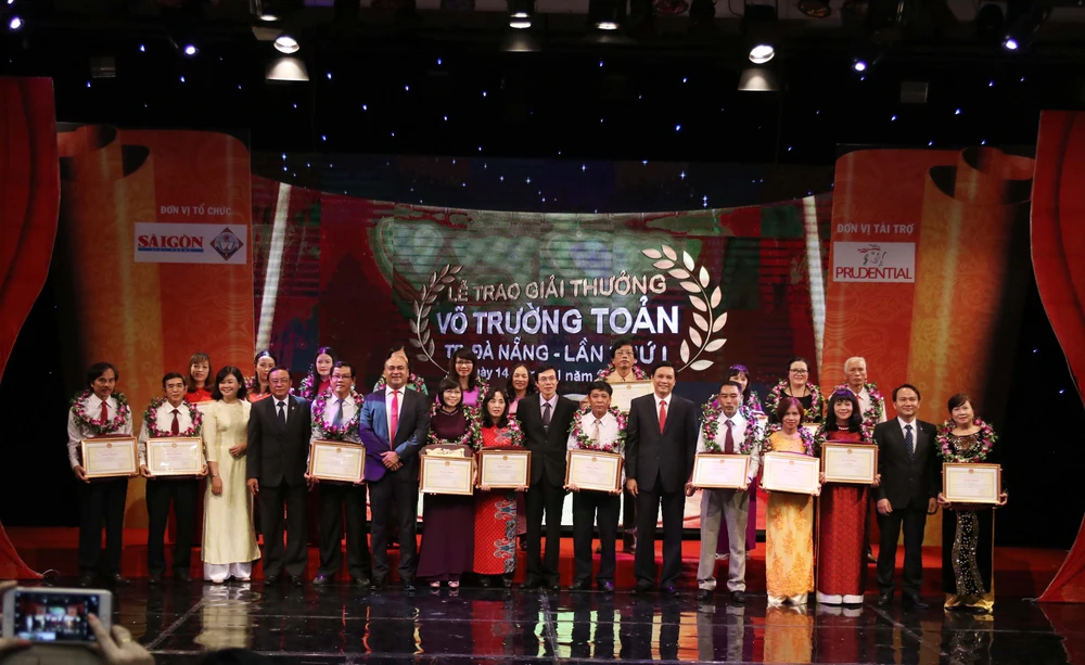 20 thầy cô giáo thuộc thành phố Đà Nẵng vinh dự được nhận giải thưởng Võ trường Toản lần thứ nhất tại Đà Nẵng, năm 2016