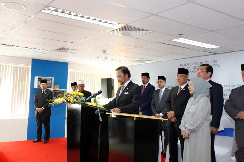 Ngài Haji Hassanal Bolkiah Mu’izzaddin Waddaulah, Quốc vương Brunei Darussalam tại buổi khai trương UBD - FPT Global Centre