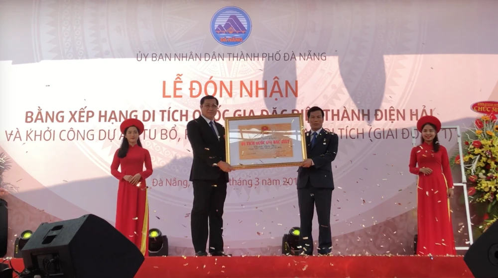 Lãnh đạo TP Đà Nẵng đón nhận bằng xếp hạng Di tích Quốc gia đặc biệt Thành Điện Hải từ Bộ Văn hoá - Thể thao - Du lịch 