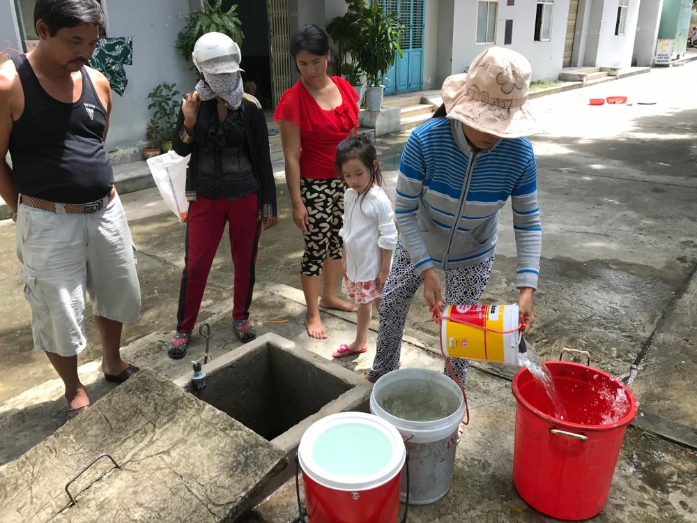 Nhiều ngày qua, người dân Đà Nẵng khó khăn vì thiếu nước