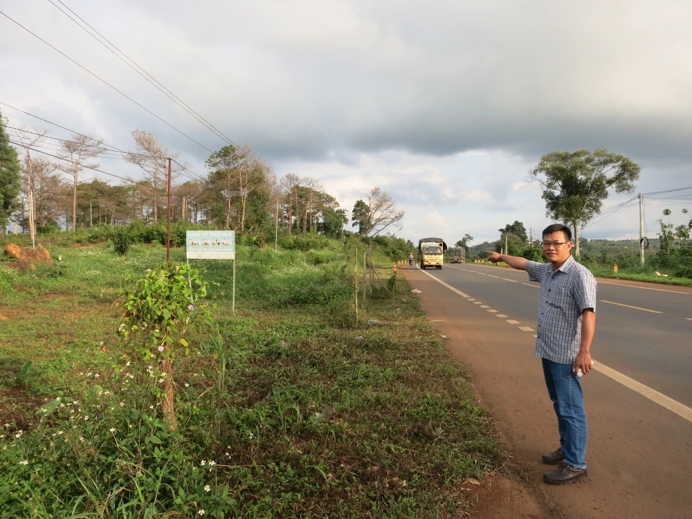 UBND huyện Đắk Song đã cấp nhiều sổ đỏ trên đất rừng cho vợ chồng ông Nguyễn Thanh Sơn. Ảnh CÔNG HOAN.