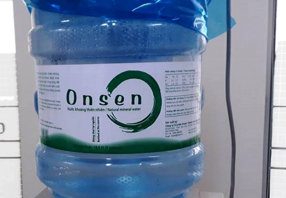 Dù chưa được cấp phép nhưng Công ty Onsen bán nước dưới nhãn mác nước khoáng