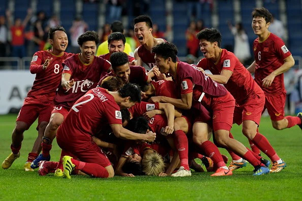 Chủ tịch công ty Địa ốc Hưng Thịnh tặng đội tuyển Việt Nam 2 tỷ đồng sau chiến thắng trước Jordan