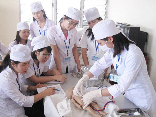 Các ứng viên Việt Nam học nghề điều dưỡng tại Đức