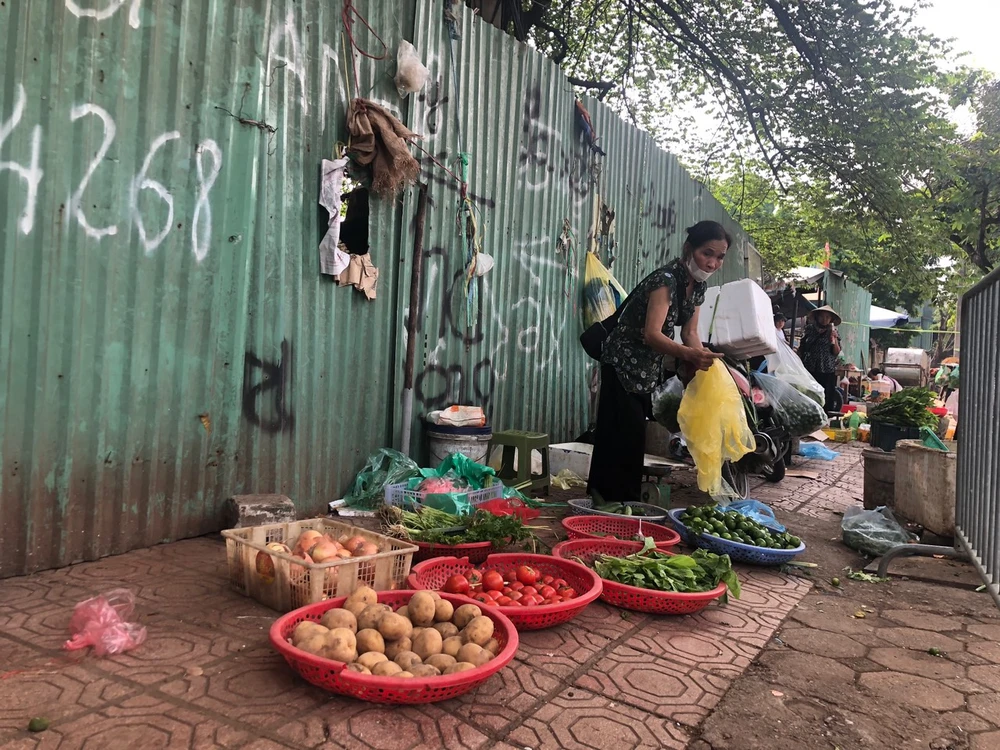 Bão chưa vào nhưng Hà Nội đã “cháy” thực phẩm - Ảnh 4.