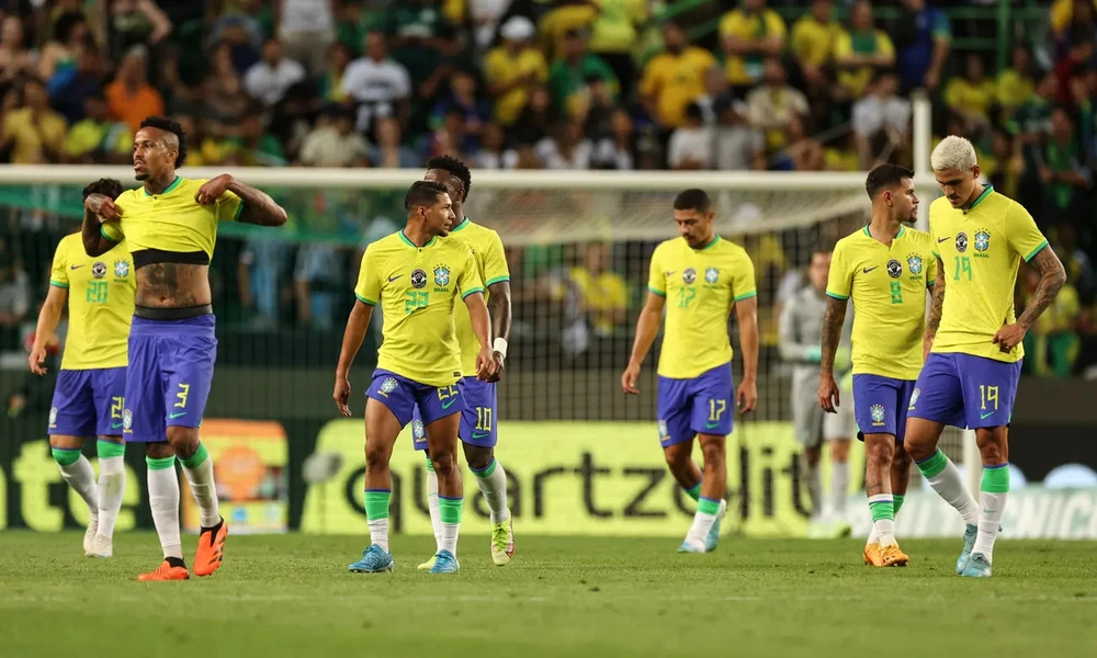 Không HLV, không phong độ, không có cả tự tin: chuyện gì đang xảy ra với Brazil? 
