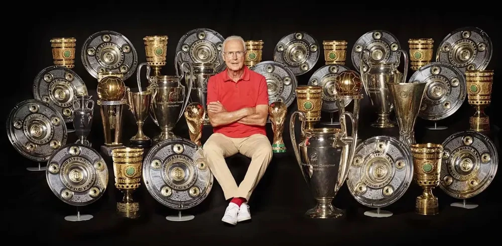 Cuộc đời vĩ đại qua những bức ảnh nổi tiếng của "Hoàng đế bóng đá" Franz Beckenbauer