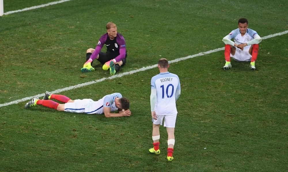 Các cầu thủ Anh gục ngã ở trận thua Iceland năm 2016