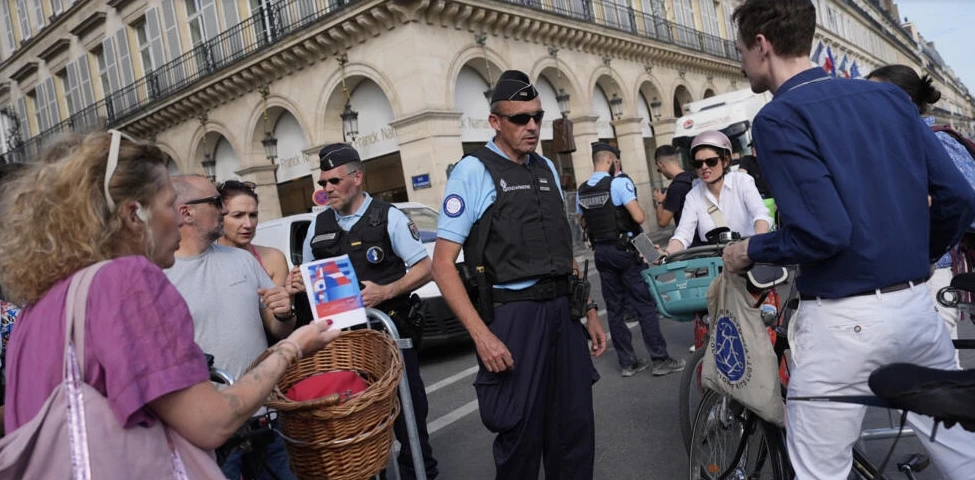 Phóng sự ảnh: Paris như thời Covid, vắng khách vì biện pháp an ninh, tiểu thương, nhà hàng khốn khổ- Ảnh 9.