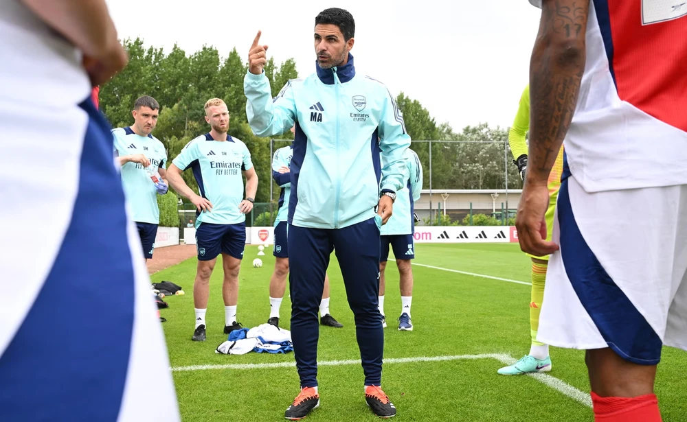 Mikel Arteta cùng Arsenal sang Mỹ sau 'thời điểm khó khăn' với Saka và Rice