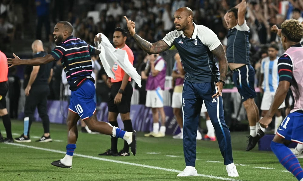 Thierry Henry: Từ ngọn lửa Olympic đến công việc ở tuyển Pháp