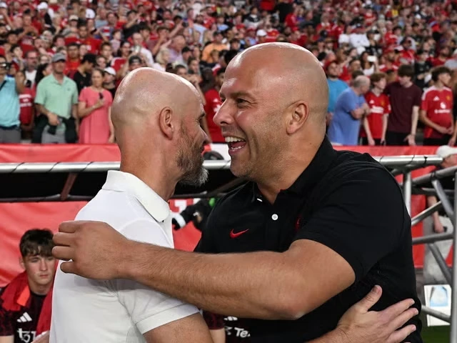 Erik ten Hag và Arne Slot chưa bao giờ là bạn bè, giờ đã sắp trở thành kình địch