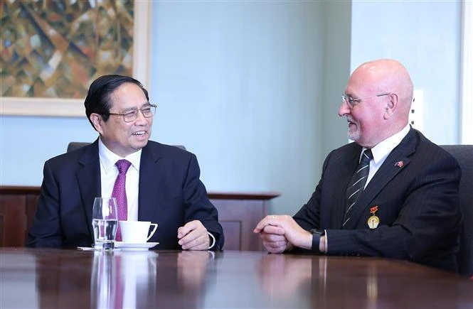 Thủ tướng Phạm Minh Chính tiếp Giáo sư Roberto Rabel, Chủ tịch Hội hữu nghị New Zealand – Việt Nam. Ảnh TTXVN
