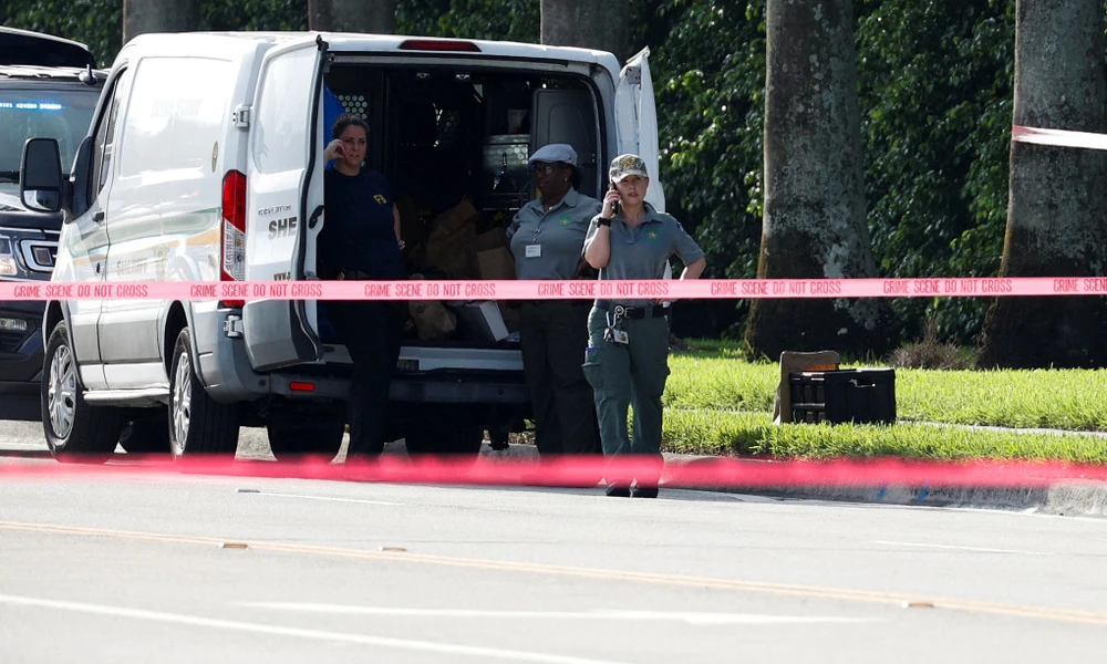 Cảnh sát phong tỏa ngoài sân golf của ông Donald Trump ở West Palm Beach, bang Florida. Ảnh: REUTERS