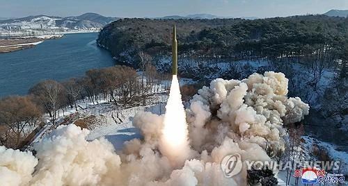 Vụ phóng tên lửa ngày 14-1 của Triều Tiên. Ảnh: YONHAP/KCNA