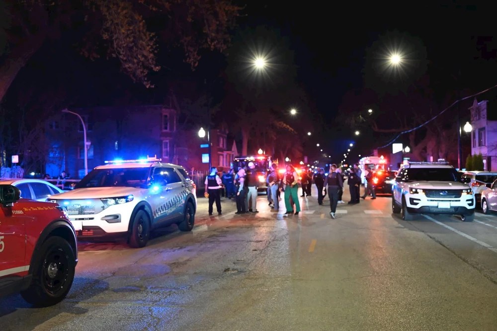 Lực lượng cảnh sát Chicago phong tỏa hiện trường vụ xả súng. Ảnh: ABC News