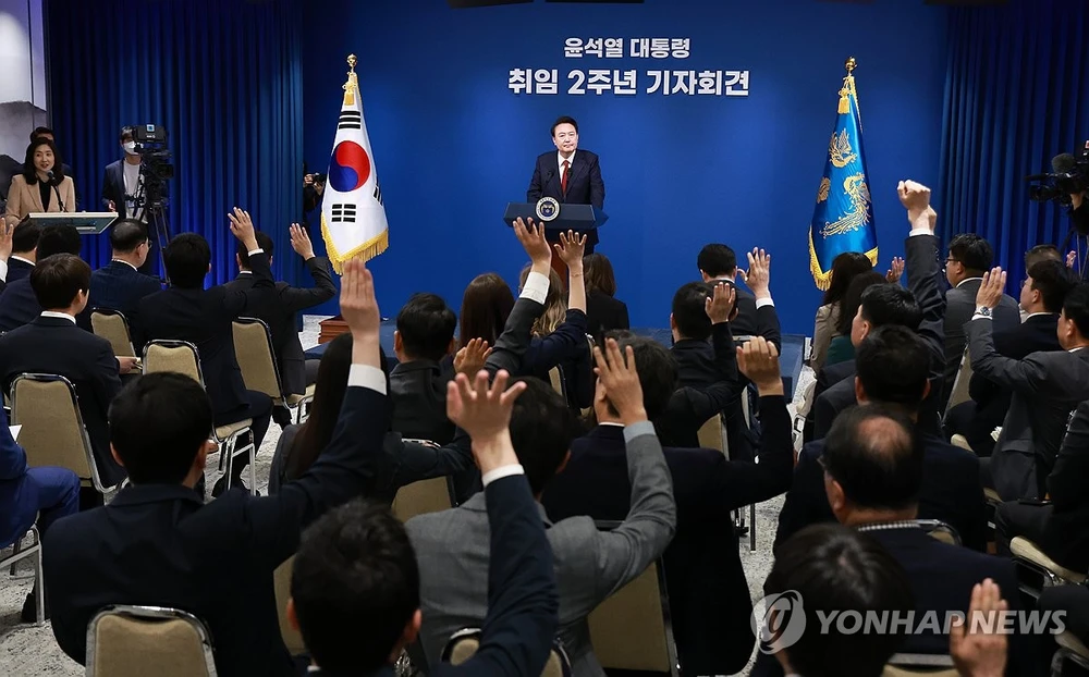 Tổng thống Hàn Quốc Yoon Suk- yeol trong buổi họp báo vào ngày 9-5. Ảnh: YONHAP