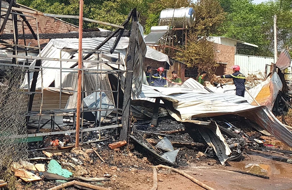 Bình Phước: Hỏa hoạn thiêu rụi cửa hàng thiết bị điện