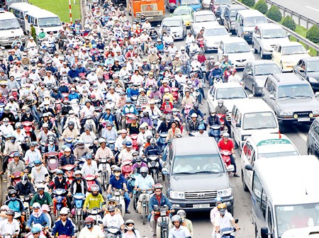 Traffic jam is a permanent issue in many areas, HCMC during peak hours (Photo: SGGP)