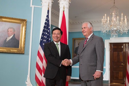 Deputy Prime Minister and Foreign Minister Pham Binh Minh meets with Secretary of State Rex Tillerson on his two-day official visit to the country. (Photo: BNG)