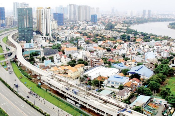 An above the ground stretch of Ben Thanh-Suoi Tien metro line along Hanoi Highway (Photo: SGGP)