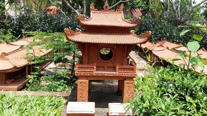Famous places: A ceramic replica of the Temple of Literature in Hà Nội is shown at Thanh Hà Terracotta Park. (Photo: VNS)
