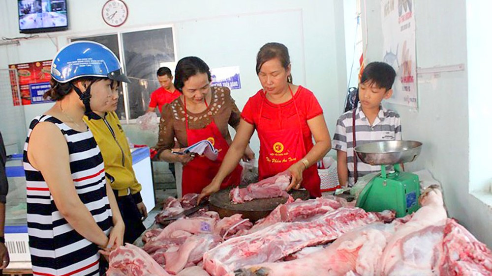  A pork selling spot organized by Dong Nai Animal Husbandry Association (Photo: SGGP)