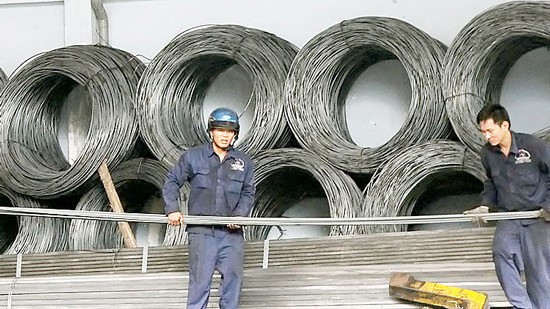 Steel is one of commodities seeing trade deficit in the first four months this year (Photo: SGGP)