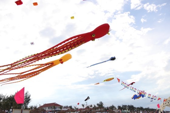 A kite festival in Tam Thanh beach, Tam Ky city, Quang Nam province (Photo: SGGP)