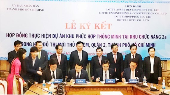 The signing ceremony of the smart complex in Thu Thiem (Photo: SGGP)