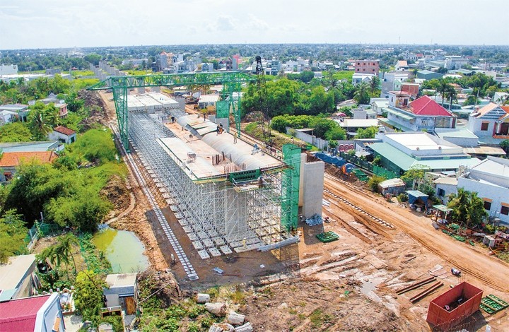 The construction site of Ben Luc-Long Thanh expressway in Binh Chanh district, HCMC (Source: nhandan)