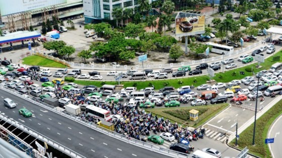 Hoang Minh Giam street expansion is one of six HCMC to solve traffic jam in streets leading to Tan Son Nhat Airport (Photo: SGGP)