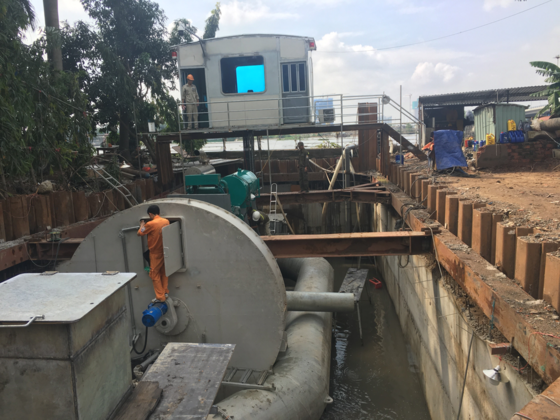 The smart pumping system has reduced flooding time in Nguyen Huu Canh street but it still needs more testing to prove efficiency (Photo: SGGP)
