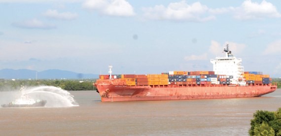 A seagoing vessel travels to HCMC by waterway (Photo: SGGP)