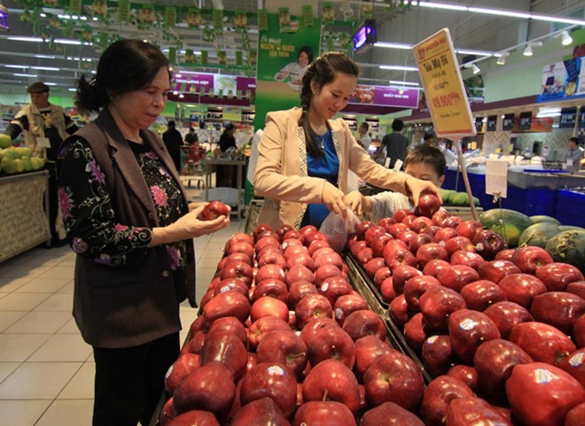 The Consumer Index (CPI) in October gained 0.41 percent over September and 2.98 percent year-on-year. (Photo: VNA)