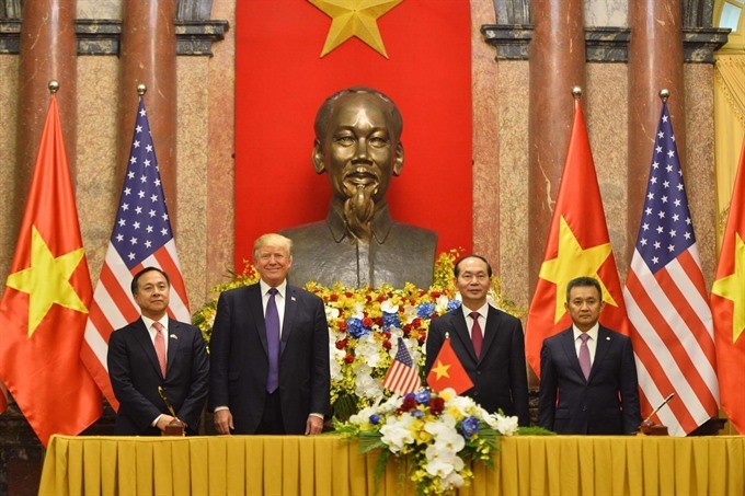 The signing ceremony took place in the presence of President of Việt Nam Tran Dai Quang and President of the US Donald Trump, within the framework of the US President’s official state visit to Vietnam. (Photo: VNA)