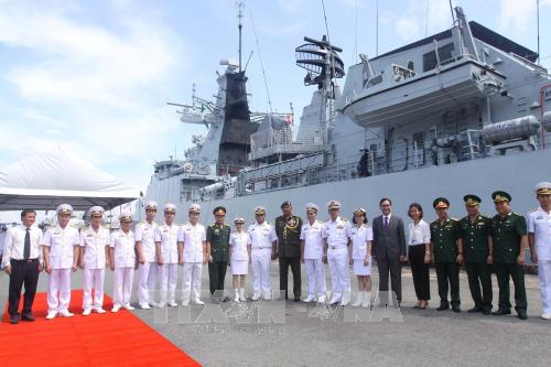 The Royal Malaysian Navy delegation welcomed at Ho Chi Minh City port (Source: VNA)