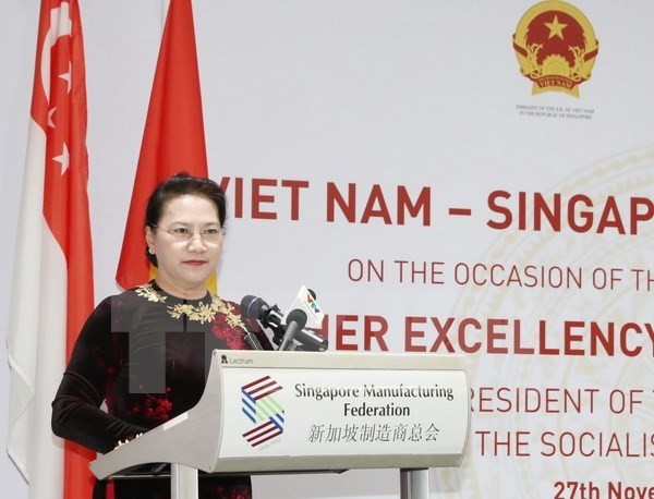 NA Chairwoman Nguyen Thi Kim Ngan speaks at the Vietnam-Singapore Business Dialogue. (Source: VNA)