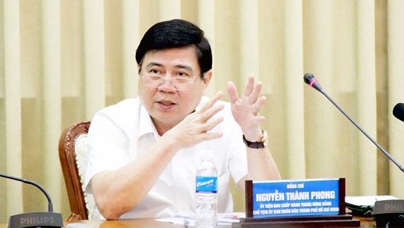 HCMC Chairman Nguyen Thanh Phong states at the conference reviewing socioeconomic conditions in the first 11 months this year on November 30 (Photo: SGGP)