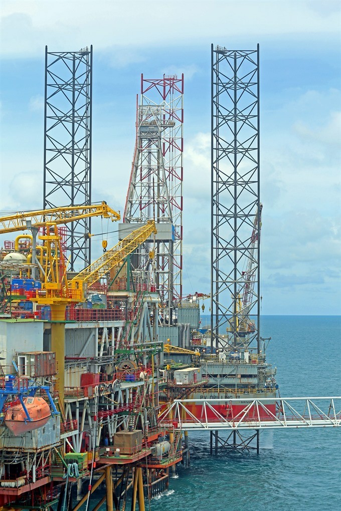 Oil drilling platforms of PetroVietnam Drilling and Well Service Corporation in Vietnamese territorial waters. In the 11 months to date, industrial production increased, according to figures announced at a cabinet meeting in Hanoi on Friday. (Photo: VNA/V
