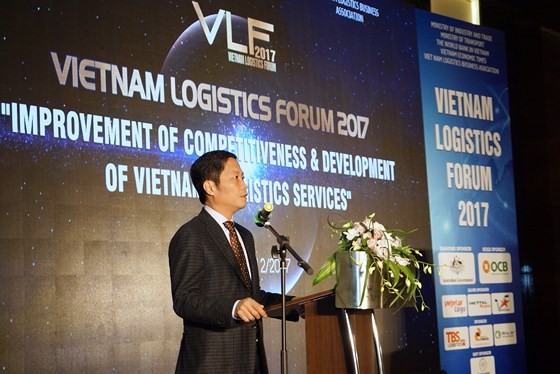 Minister of Industry and Trade Tran Tuan Anh states at Vietnam Logistics Forum 2017 opened in Hanoi on December 15 (Photo: SGGP)